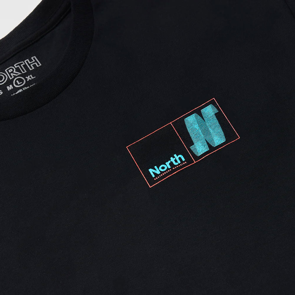 North 'N Logo' T-Shirt (Black / Blue / Red)